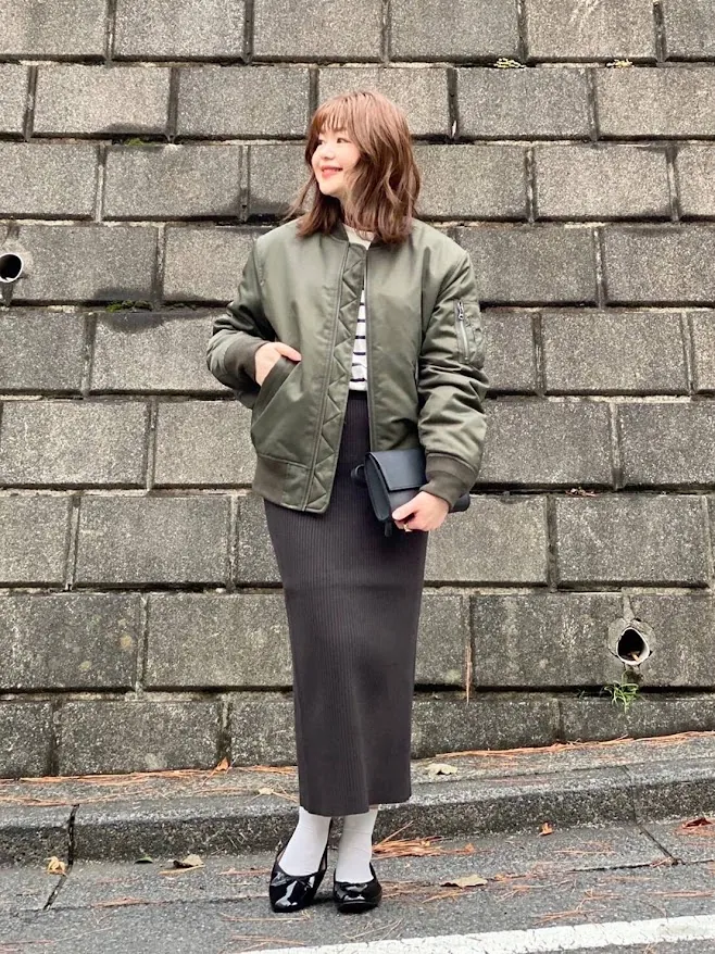 スカートコーデの女性