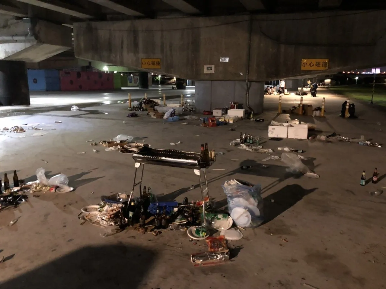 TokyoCamp研發的營火、燒烤和烤肉串整合式焚火台推薦，不再需要煩惱烤網的清潔問題囉